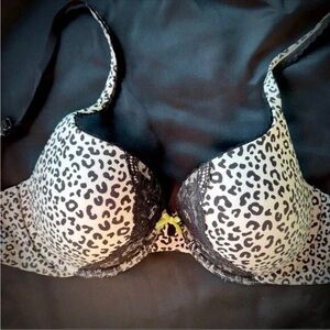Victoria's Secret Leopard Print padded Plunge Bra Size 38C Well-Loved Pre-Owned